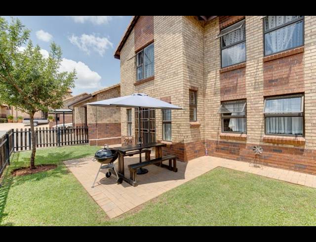 3 BEDROOM PROPERTY TO RENT IN DIE HOEWES